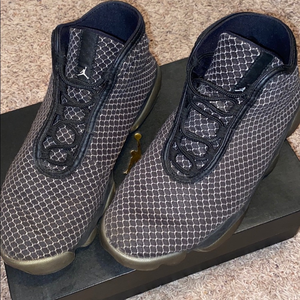 jordan horizons, black and grey